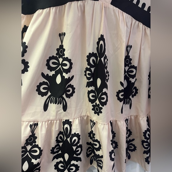 Elegant Black and White Patterned Dress - Picture 4 of 7